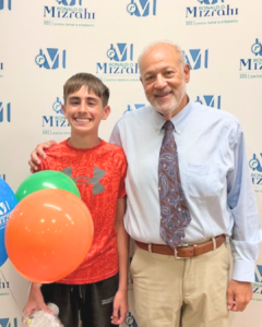 Dr. Mizrahi and patients taking a selfie